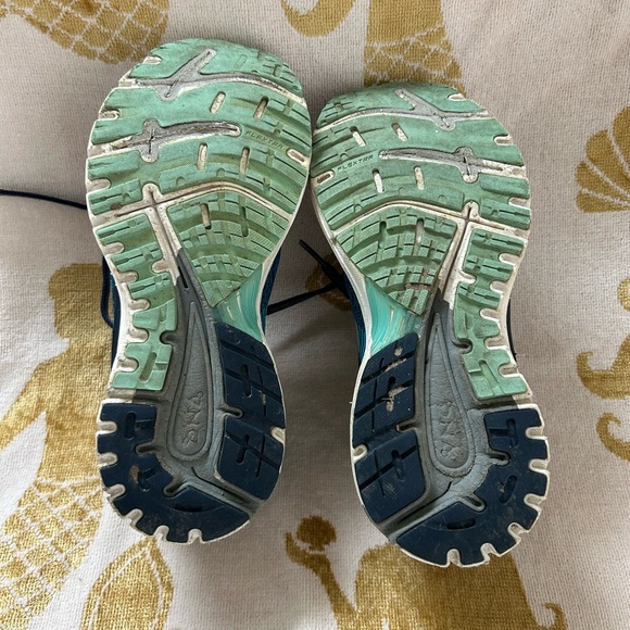 Women’s Brooks Adrenaline GTS 18 Running Shoes - Navy - Size 6w - Picture 3 of 4